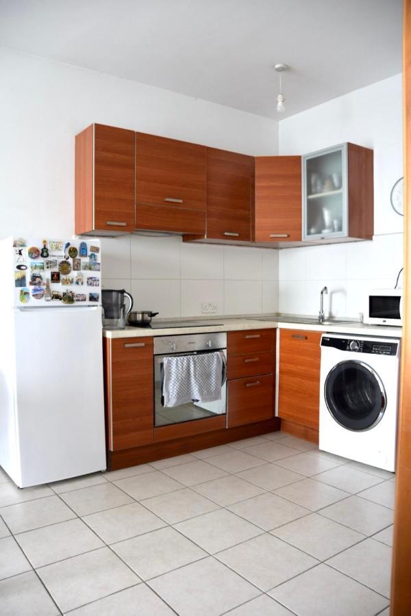 F8 1 Seaview Room, Living And Bathroom Shared , Stjulians Saint Julian's Exterior photo