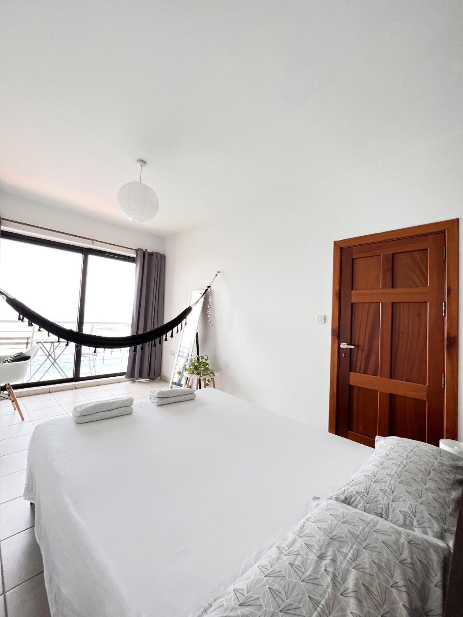 F8 1 Seaview Room, Living And Bathroom Shared , Stjulians Saint Julian's Exterior photo