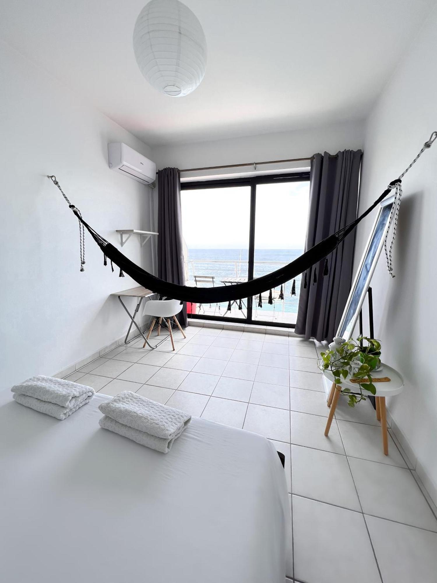 F8 1 Seaview Room, Living And Bathroom Shared , Stjulians Saint Julian's Exterior photo